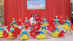 Chương trình kỉ niệm 38 năm Ngày Nhà giáo Việt Nam của trường Tiểu học Phan Chu Trinh