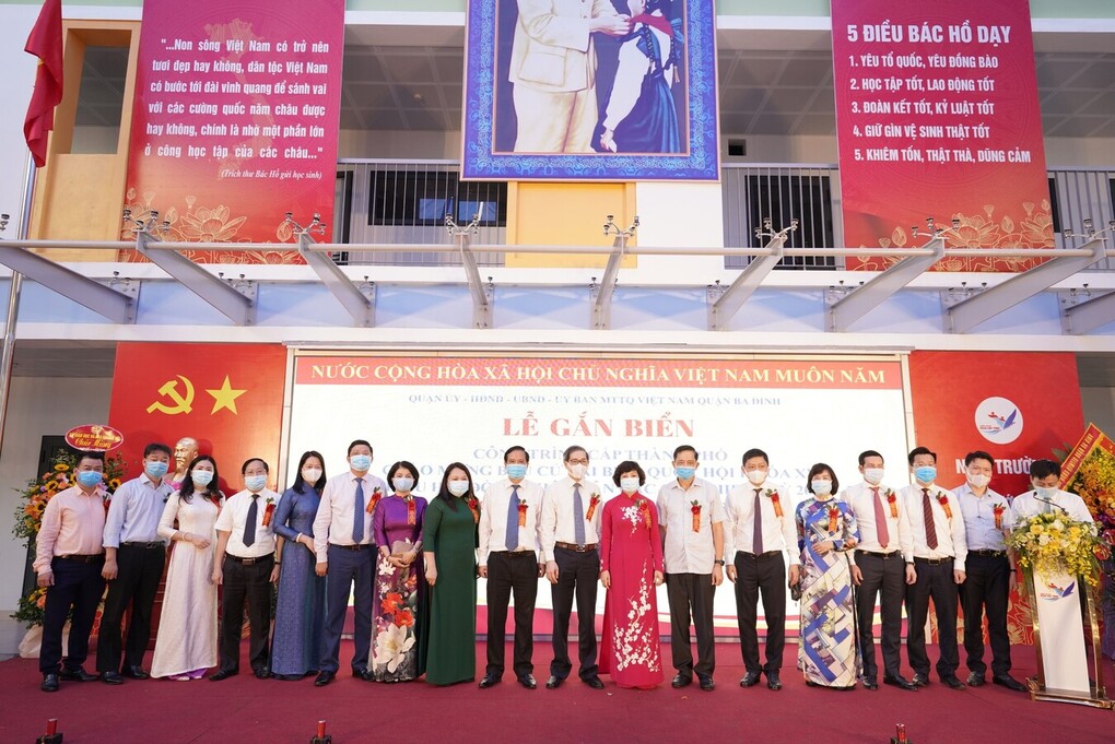 Ảnh Lễ gắn biển công trình cấp Thành phố Trường Tiểu học Phan Chu Trinh