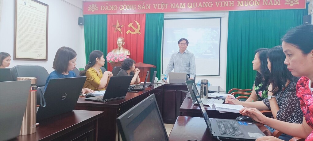 Trường TH Phan Chu Trinh tổ chức Tập huấn Công nghệ Thông tin - Thiết kế bài giảng điện tử nâng cao và Học liệu số cho cán bộ, giáo viên, nhân viên
