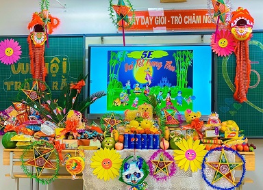Trường TH Phan Chu Trinh tổ chức chương trình “Vui hội Trăng rằm”  - Tặng quà cho học sinh có hoàn cảnh khó khăn