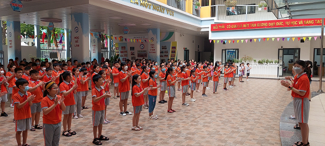 Học sinh trường TH Phan Chu Trinh tham gia hoạt động tập thể đầu giờ