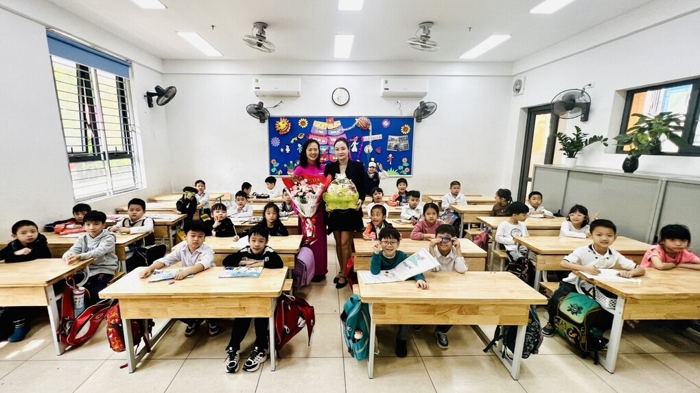 Những món quà của các bạn nhỏ lớp 2B trong ngày Nhà giáo Việt Nam