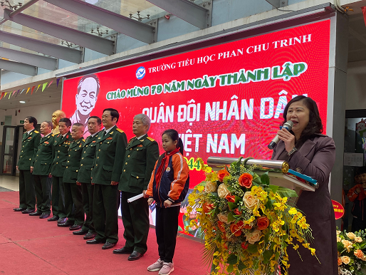 Trường TH Phan Chu Trinh chúc mừng các đơn vị bộ đội kết nghĩa Nhân ngày thành lập Quân đội nhân dân Việt Nam 22/12/2023
