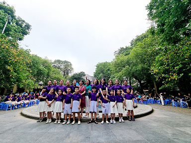 Mẹ và con lớp 3A trường Tiểu học Phan Chu Trinh cùng tham gia chương trình  Ngày hội mẹ và bé năm 2023