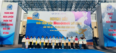 Trường Tiểu học Phan Chu Trinh vinh dự nhận được thành tích tiên tiến về Thể dục thể thao năm học: 2022 - 2023