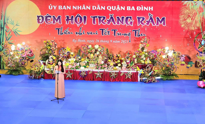 Thiếu nhi trường Tiểu học Phan Chu Trinh náo nức tham dự “Đêm hội Trăng rằm”
