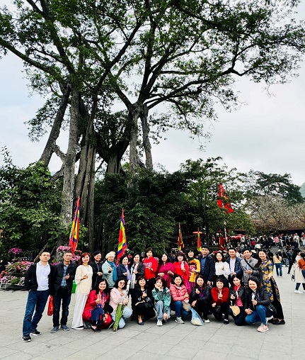 Công Đoàn trường Tiểu học Phan Chu Trinh tổ chức chuyến du xuân đầu năm cho cán bộ, giáo viên nhà trường