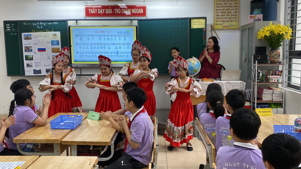 Giáo viên Khối 5 trường Tiểu học Phan Chu Trinh thực hiện tiết  chuyên đề phân môn Địa lí