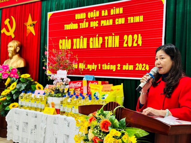 Trường Tiểu học Phan Chu Trinh tổ chức Chương trình “Chào xuân Giáp Thìn 2024” trang trọng, ấm cúng trong Hội đồng nhà trường