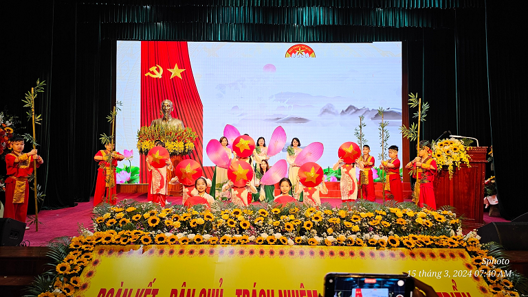 Trường Tiểu học Phan Chu Trình biểu diễn chào mừng Đại hội Đại biểu Mặt trận Tổ quốc Việt Nam phường Điện Biên lần thứ XIII, nhiệm kỳ 2024 - 2029