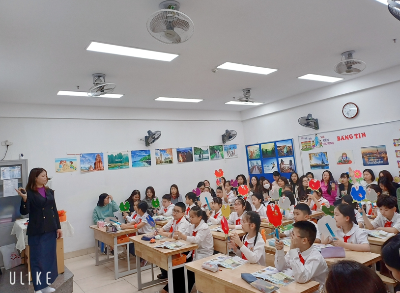 Tiết chuyên đề cấp Quận môn tiếng Anh lớp 4 của cô giáo Đoàn Hồng Giang, trường Tiểu học Phan Chu Trinh