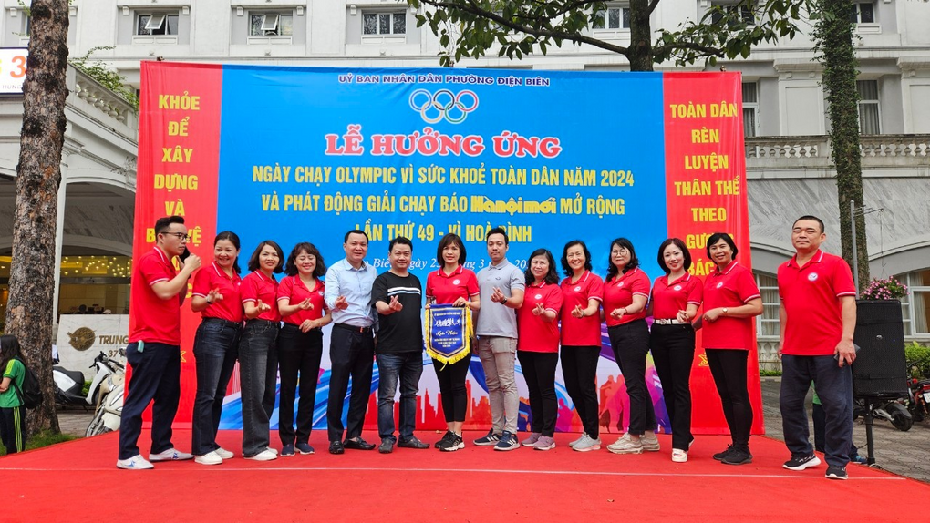Trường Tiểu học Phan Chu Trinh tham gia ngày chạy Olympic vì sức khỏe toàn dân năm 2024