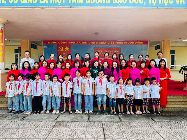 Thắm tình đoàn kết với hoạt động giao lưu, kết nghĩa giữa trường Tiểu học Phú Phương – Ba Vì và trường Tiểu học Phan Chu Trinh – Ba Đình