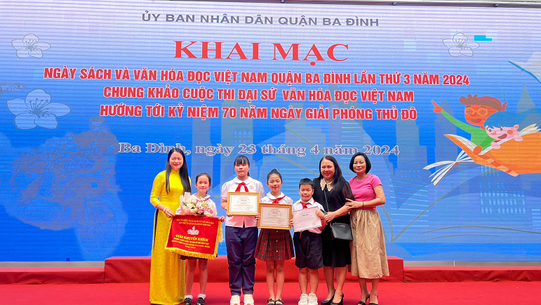 Học sinh trường Tiểu học Phan Chu Trinh tham gia hưởng ứng Ngày sách và văn hóa đọc Việt Nam quận Ba Đình lần thứ 3 năm 2024