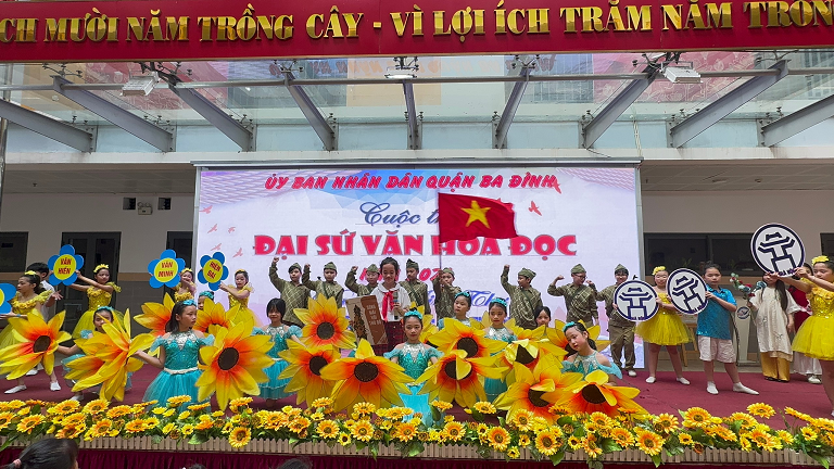 Trường Tiểu học Phan Chu Trinh hưởng ứng Ngày sách và văn hóa đọc Việt Nam