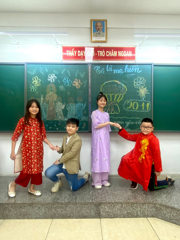 A group of kids posing for a photo

Description automatically generated