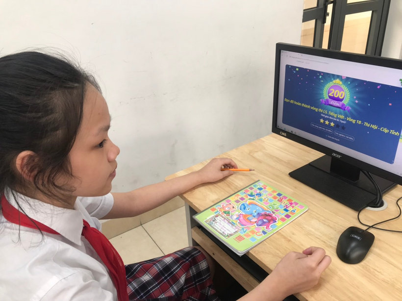 A child playing a board game

Description automatically generated with low confidence